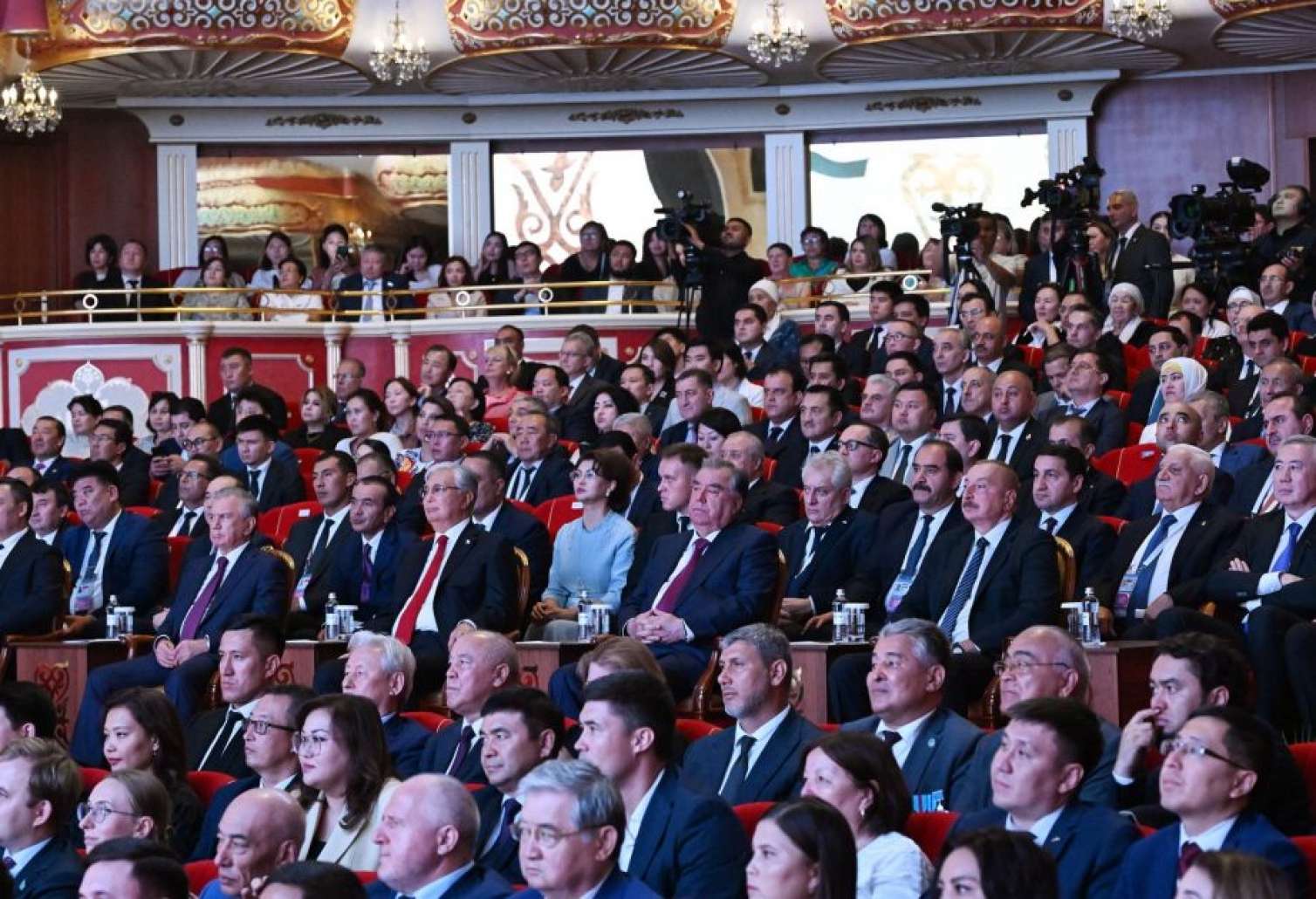 İlham Əliyev Astanada konsertdə 