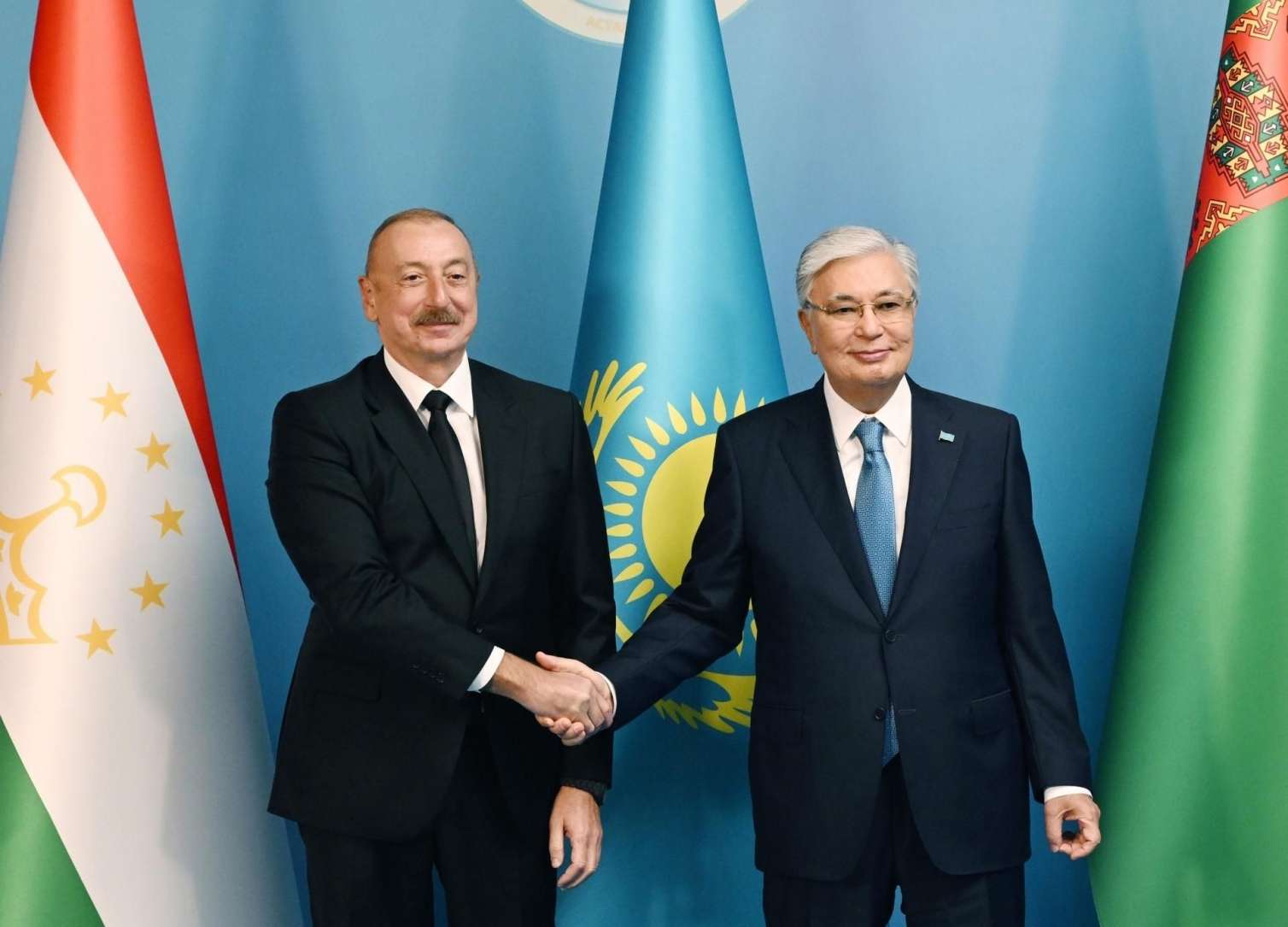 İlham Əliyev Mərkəzi Asiya ölkələrinin liderləri ilə görüşdü -  Yenilənib-FOTO