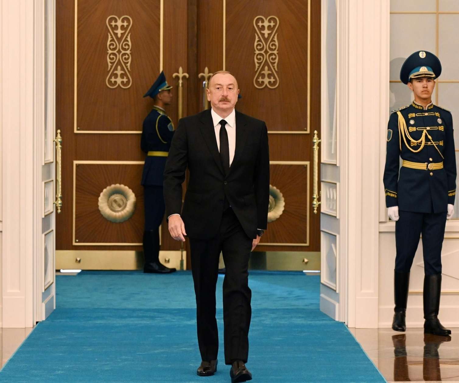 İlham Əliyev Mərkəzi Asiya ölkələrinin liderləri ilə görüşdü -  Yenilənib-FOTO