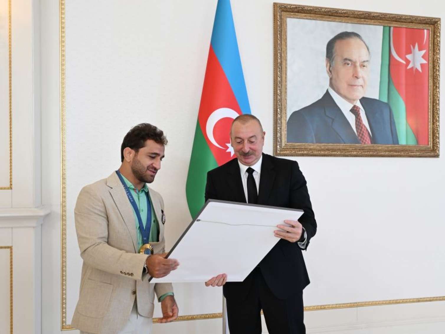 Hidayətlə Zelimin Prezidentə xatirə hədiyyəsi - FOTO 