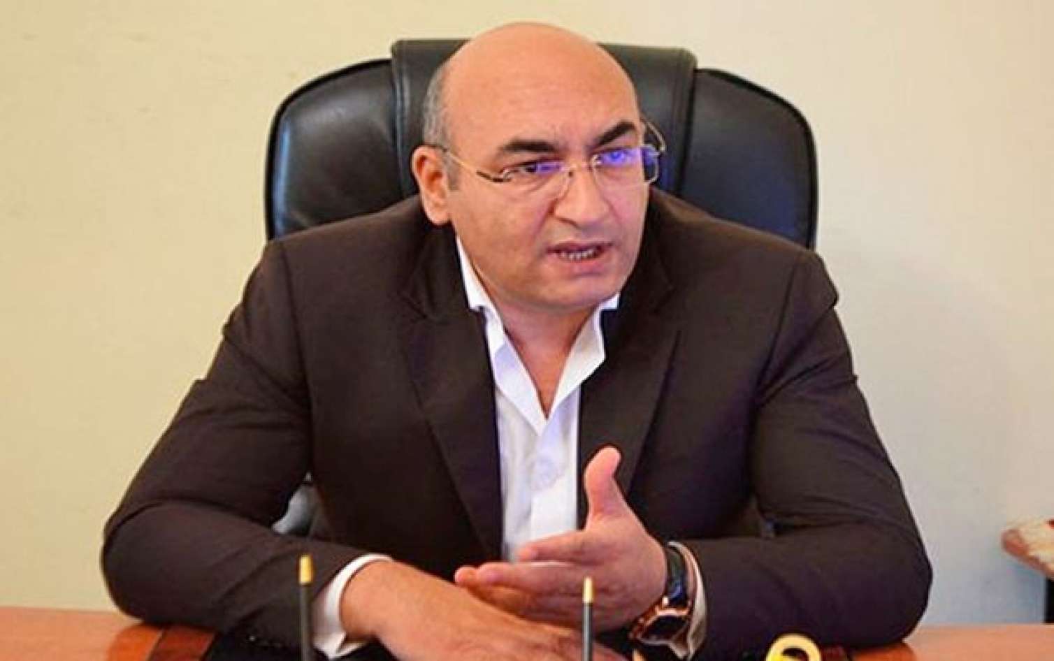 Səlahiyyətlərini itirmiş şəxslər necə deputat kimi qeyd oluna bilərlər? - İqbal Ağazadə  
