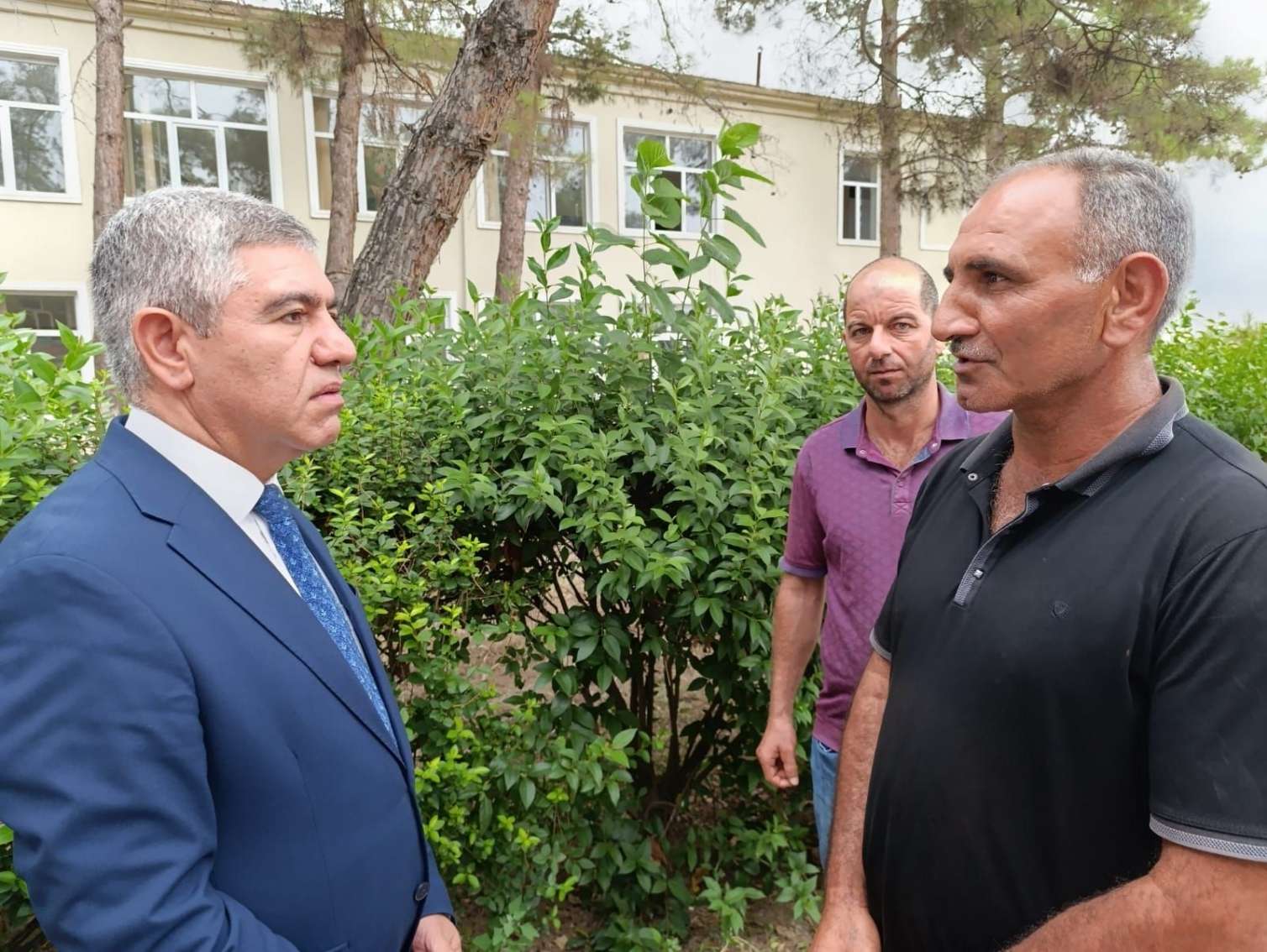 Vüqar Bayramovun seçicilərlə görüşləri davam edir -  FOTO