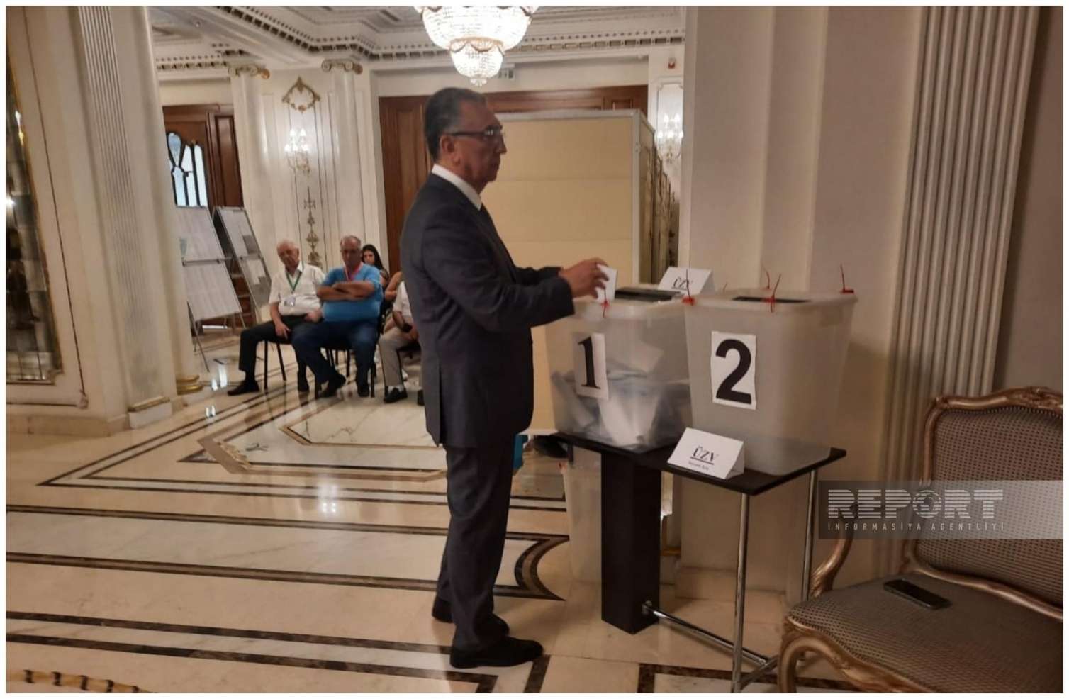 Eldar Əzizov seçkilərdə səs verdi -  FOTO