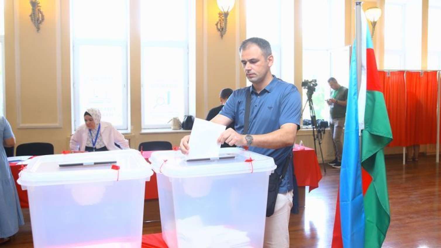 1 milyondan çox seçici səs verib  