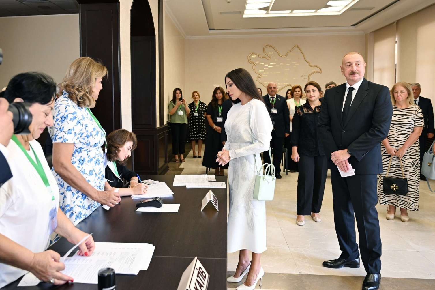 İlham Əliyev, Mehriban Əliyeva və Leyla Əliyeva səs verdilər -  FOTO-VİDEO
