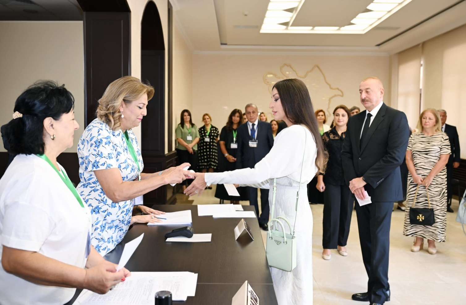 İlham Əliyev, Mehriban Əliyeva və Leyla Əliyeva səs verdilər -  FOTO-VİDEO