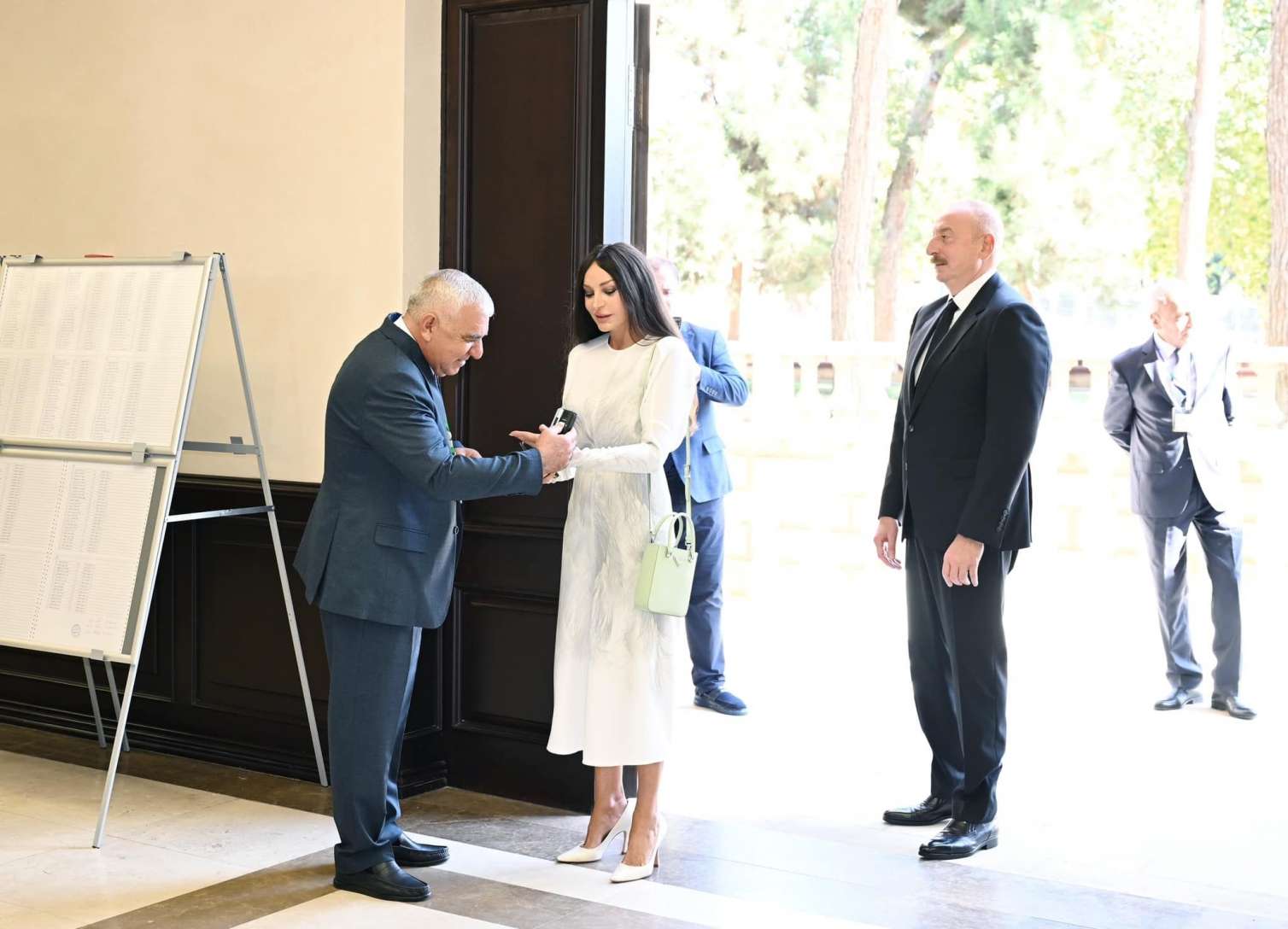 İlham Əliyev, Mehriban Əliyeva və Leyla Əliyeva səs verdilər -  FOTO-VİDEO