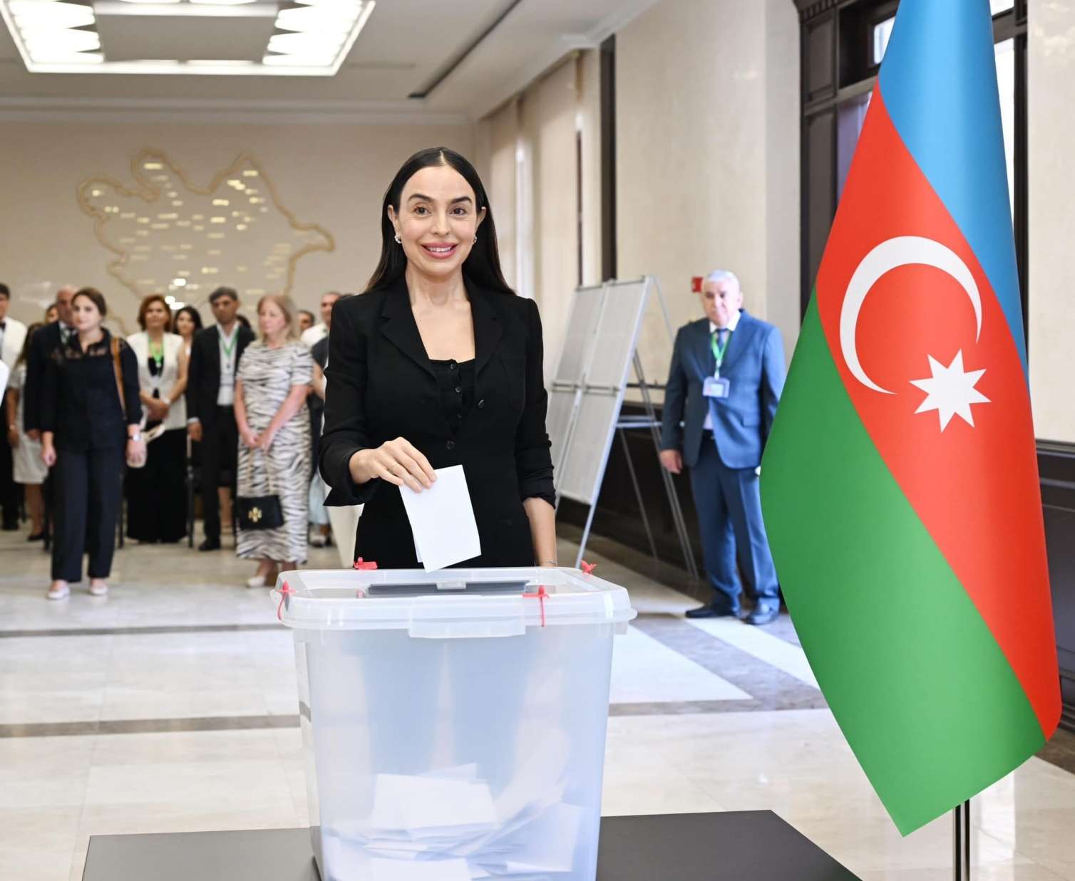 İlham Əliyev, Mehriban Əliyeva və Leyla Əliyeva səs verdilər -  FOTO-VİDEO