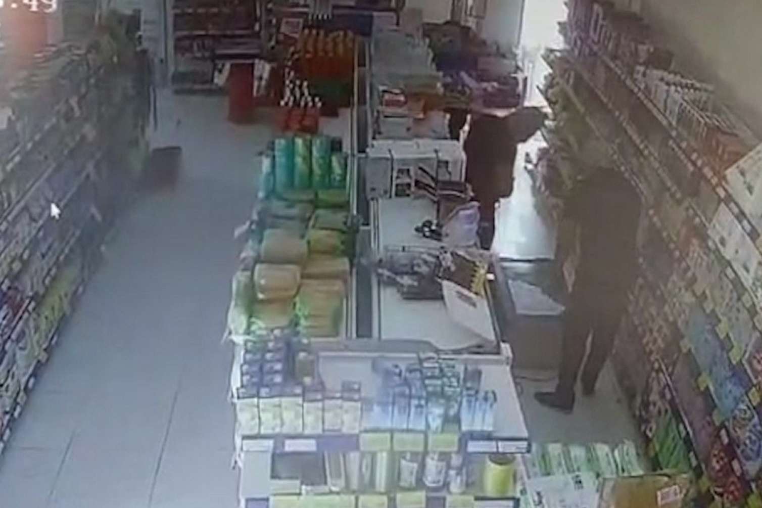 Bakıda maskalı şəxslər 7 marketdən oğurluq etdilər -  VİDEO