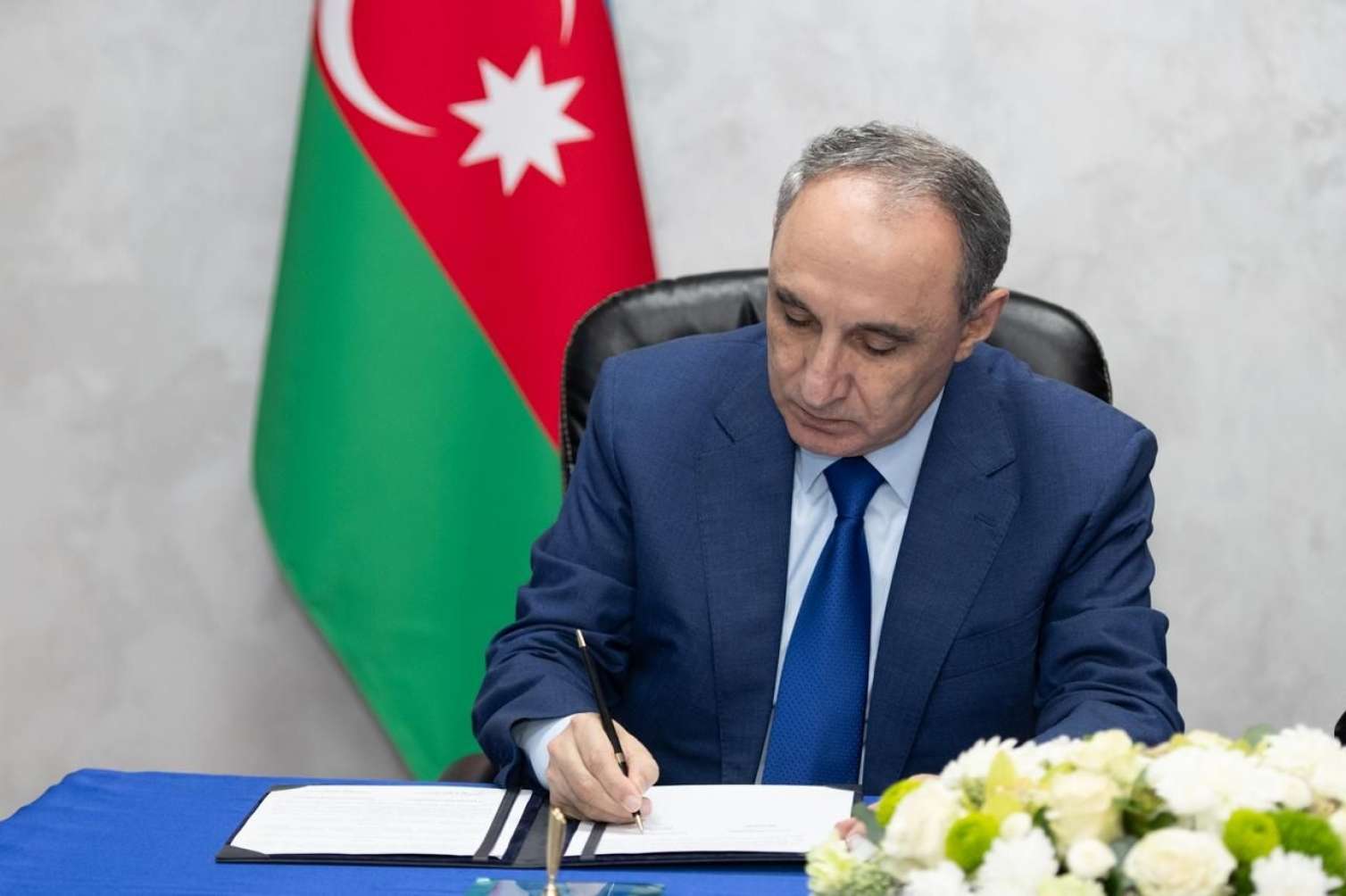 Kamran Əliyev Rusiyaya getdi -  FOTO