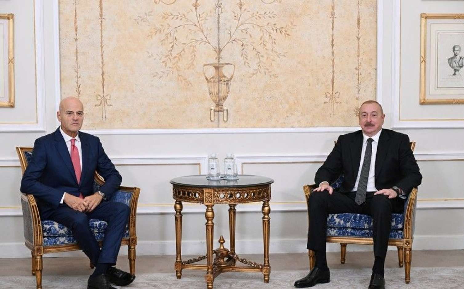 İlham Əliyev Romada “Eni S.P.A” şirkətinin baş icraçı direktoru ilə görüşdü 