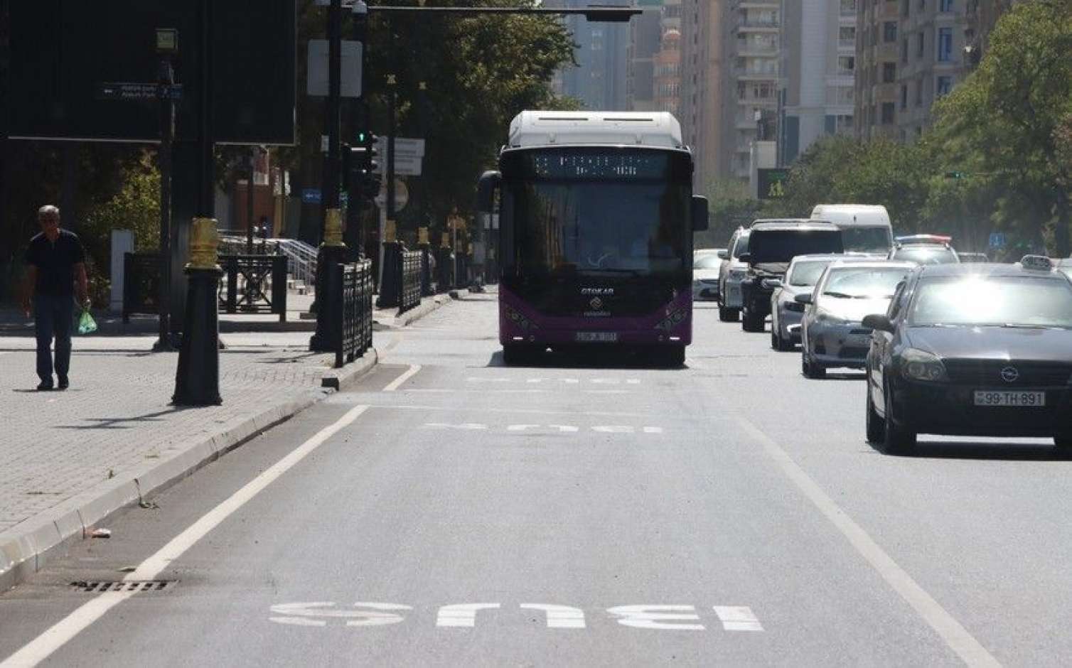 Daha bir yolda avtobus zolağı təşkil edildi -  FOTO
