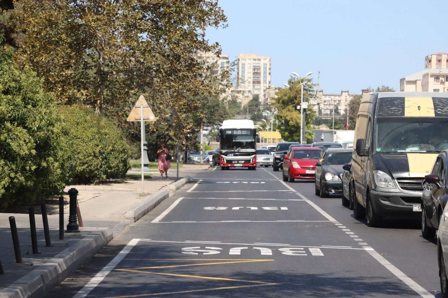 Daha bir yolda avtobus zolağı təşkil edildi -  FOTO