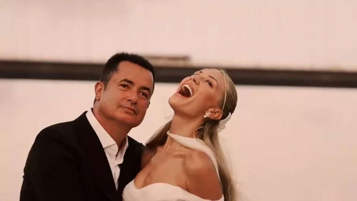 Acunun yeni həyat yoldaşının dəyişimi gündəm oldu - Heç kim tanımadı -  FOTO