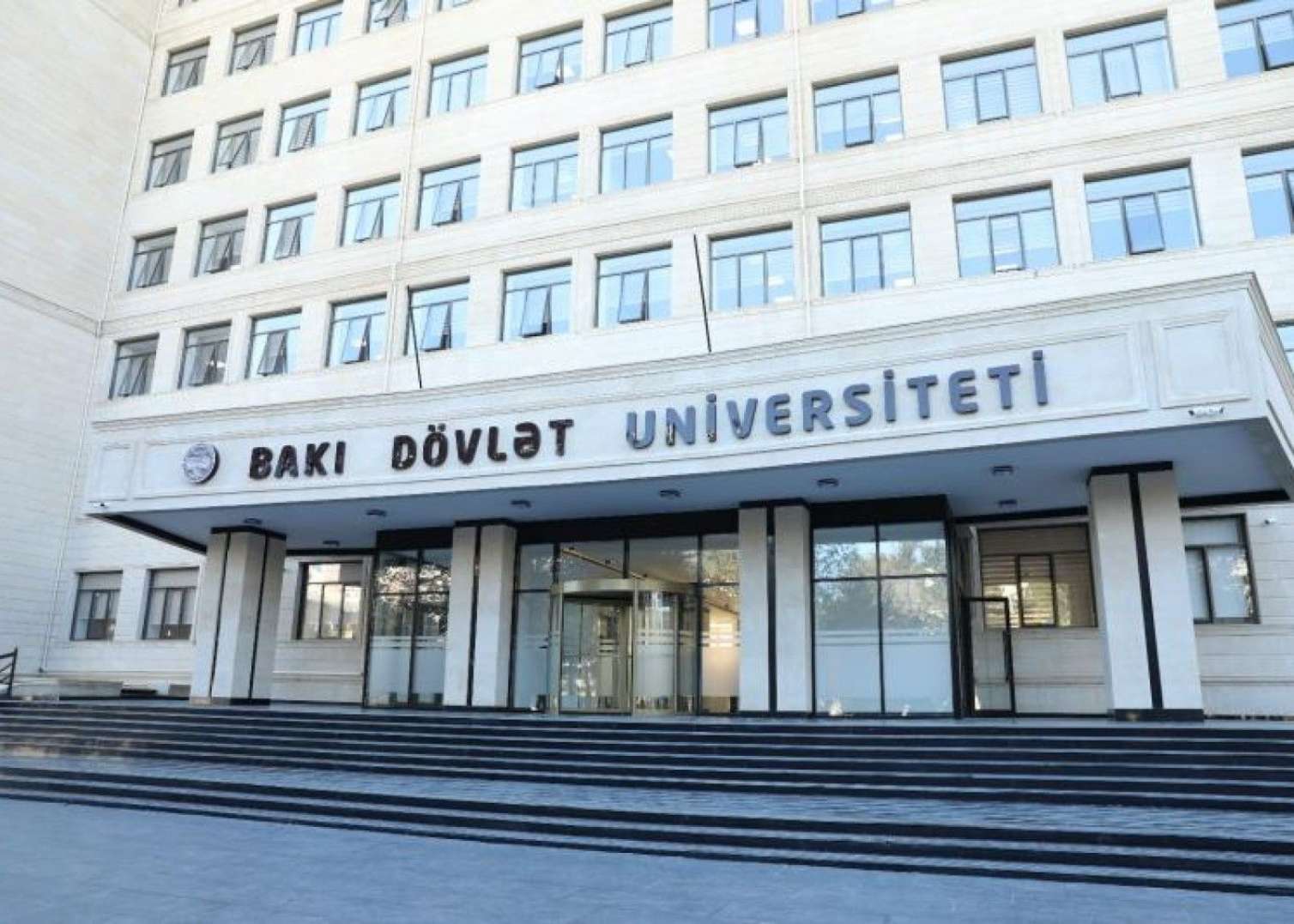BDU-nun 85 yaşlı əməkdaşını maşın vurdu 