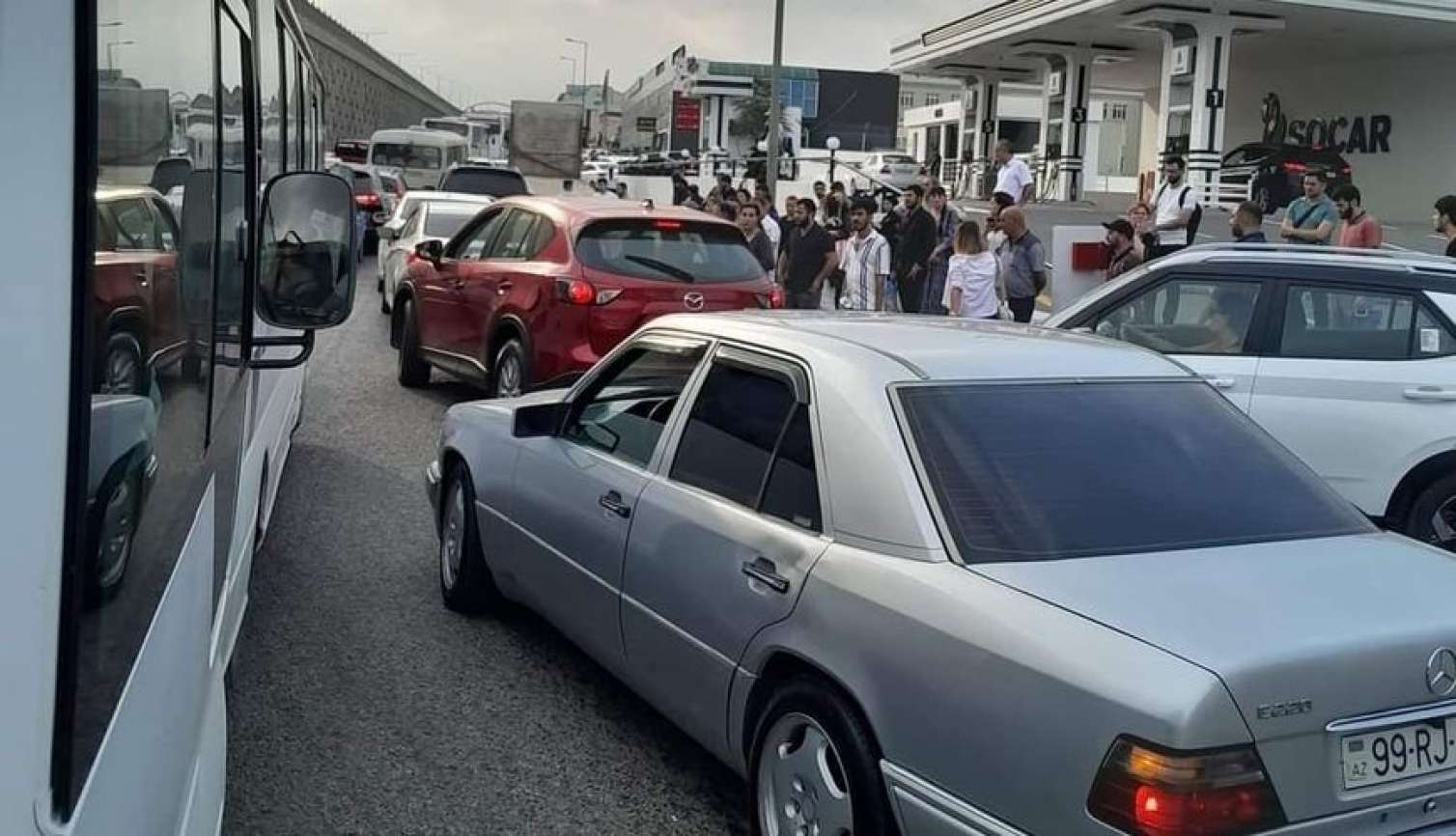 Daha bir yol bağlandı: Vətəndaşlar paytaxta gələ bilmir -  FOTO