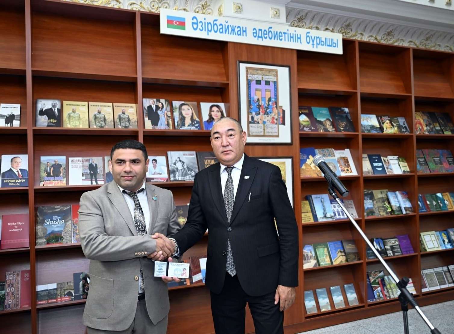 Azərbaycanlı şairlər Qazaxıstan Yazıçılar Birliyinə fəxri üzv seçildi -  FOTO
