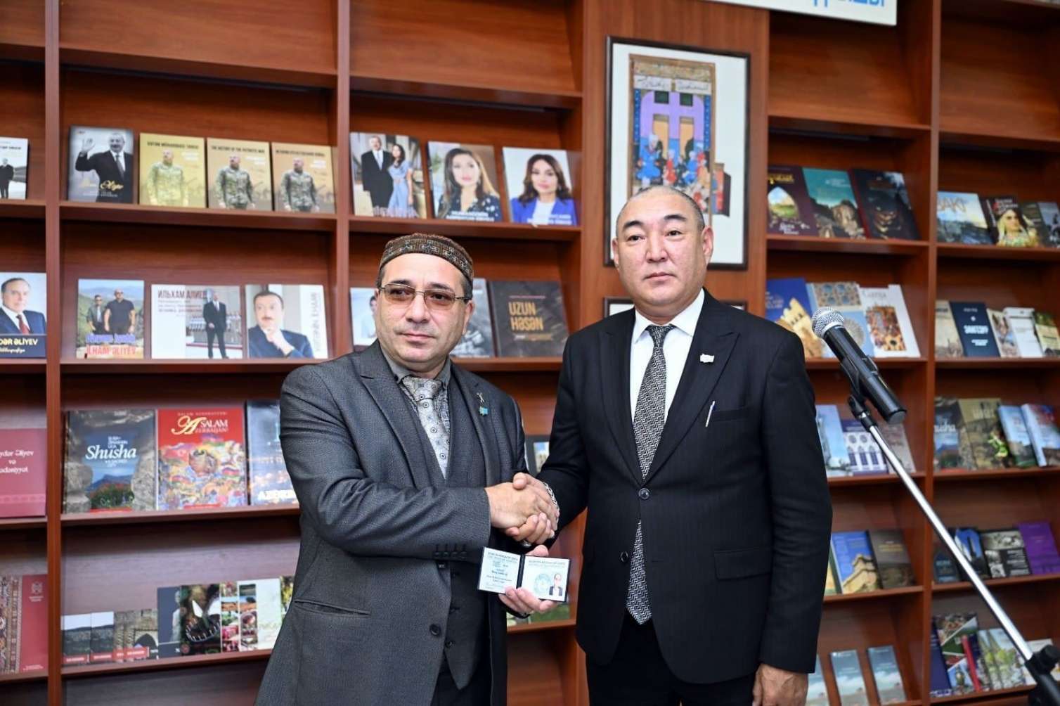 Azərbaycanlı şairlər Qazaxıstan Yazıçılar Birliyinə fəxri üzv seçildi -  FOTO