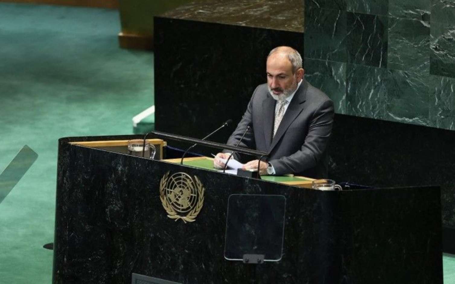 Paşinyan: Sülh üçün konstitusiyanı dəyişdirməyə hazırıq 