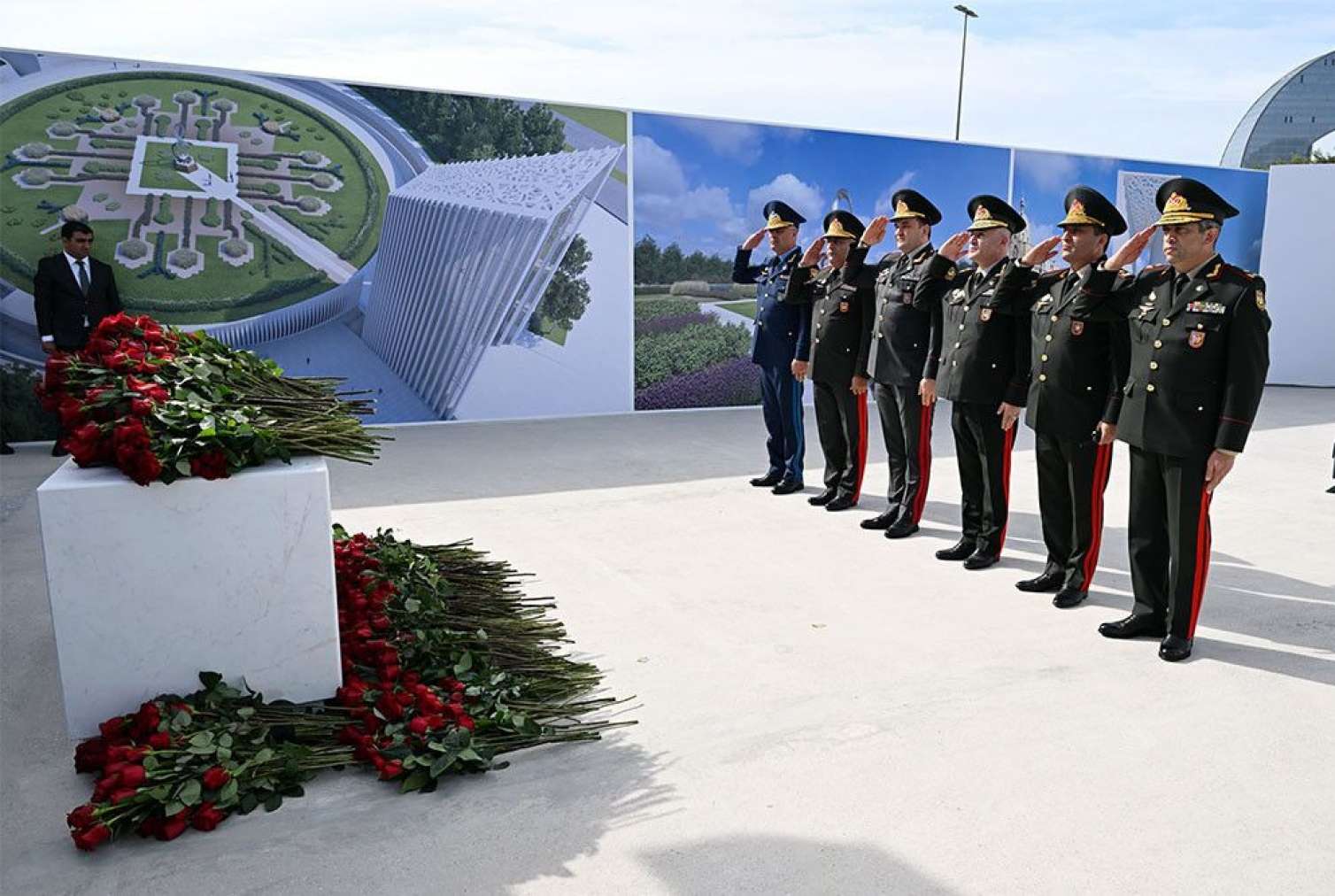 MN rəhbərliyi Zəfər parkında -  FOTO