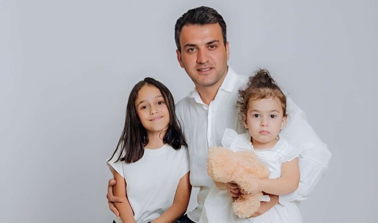 Aparıcının qızı bağçada yıxılaraq ölməyib - Yeni detallar -  VİDEO