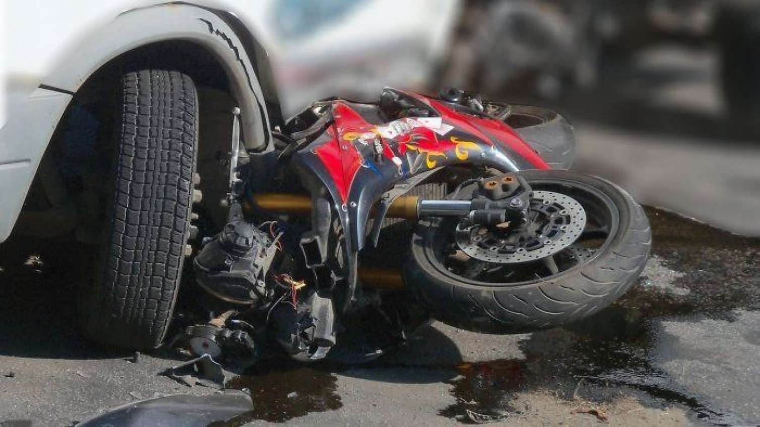 Bakıda motosiklet ağır qəza törətdi 