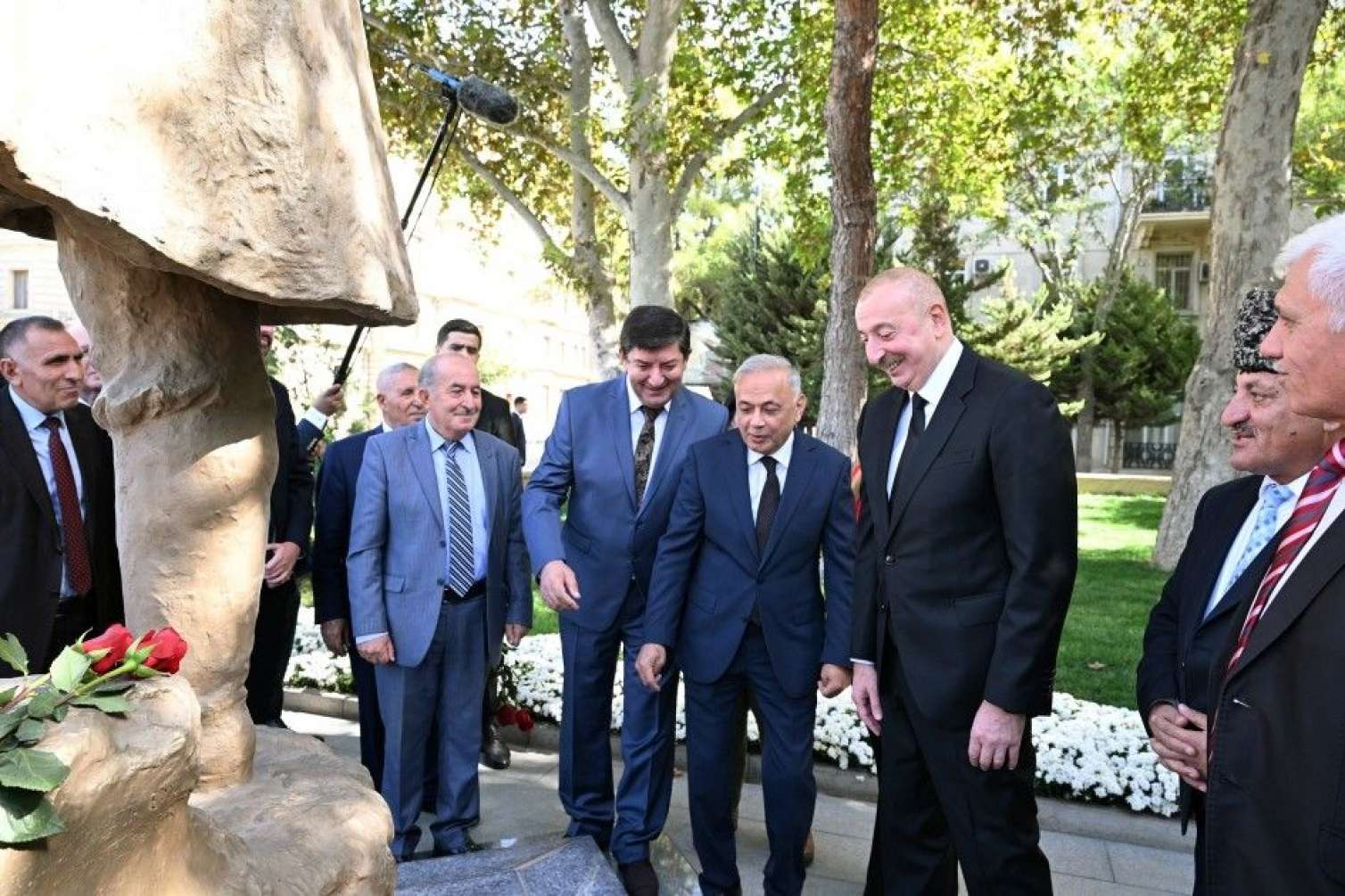 Prezident Aşıq Ələsgərin abidəsinin açılışında -  Yenilənib-FOTO