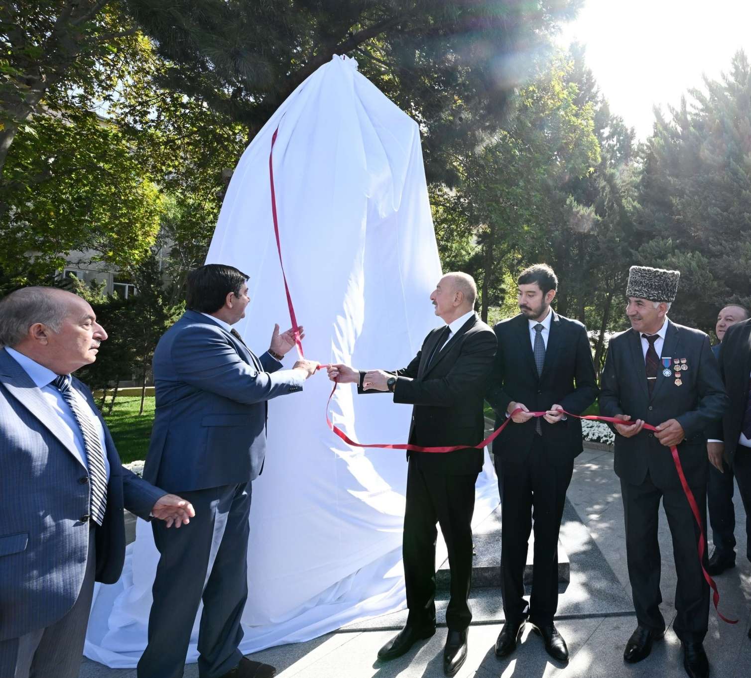 Prezident Aşıq Ələsgərin abidəsinin açılışında -  Yenilənib-FOTO