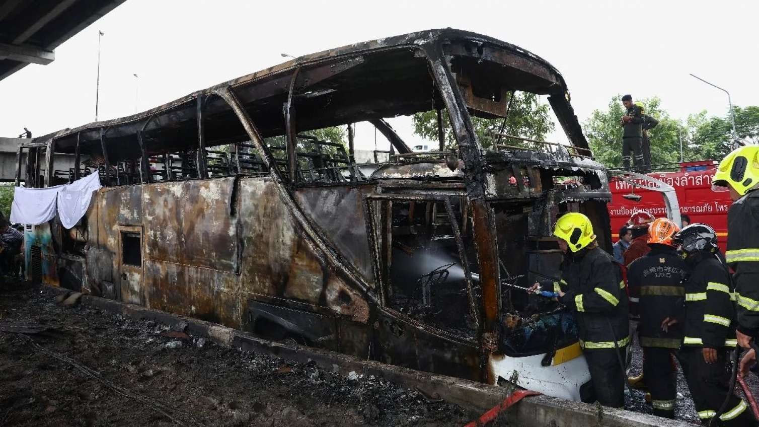 Uşaqlar məktəb avtobusunda diri-diri yandılar: 25 ölü 