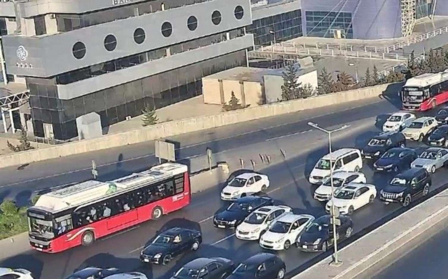 Bu yollarda tıxac var - SİYAHI 