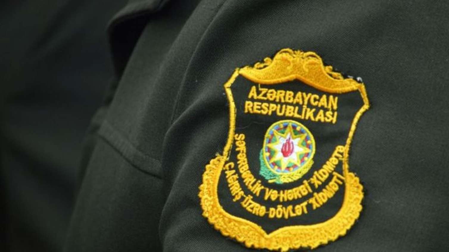 İşdən çıxarıldı, məhkəməyə üz tutdu - Xidmətin keçmiş əməkdaşı nə tələb edir? 