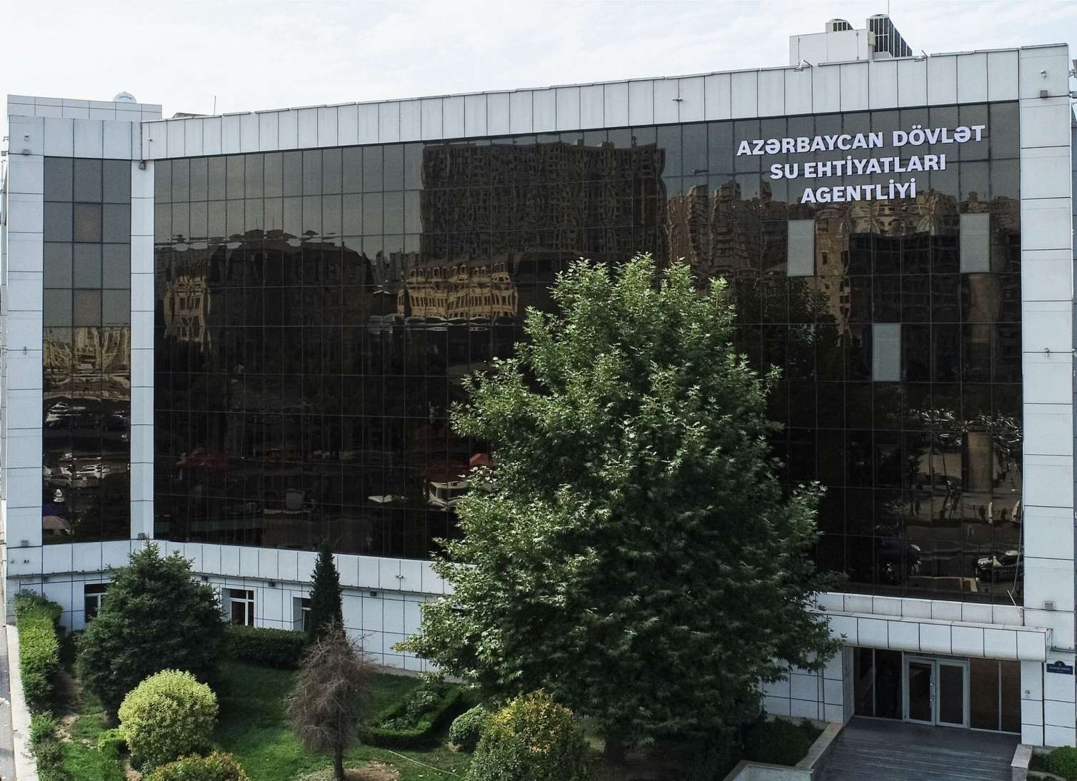Dövlət qurumunda kütləvi ixtisar: 26 min işçinin taleyi necə olacaq? 