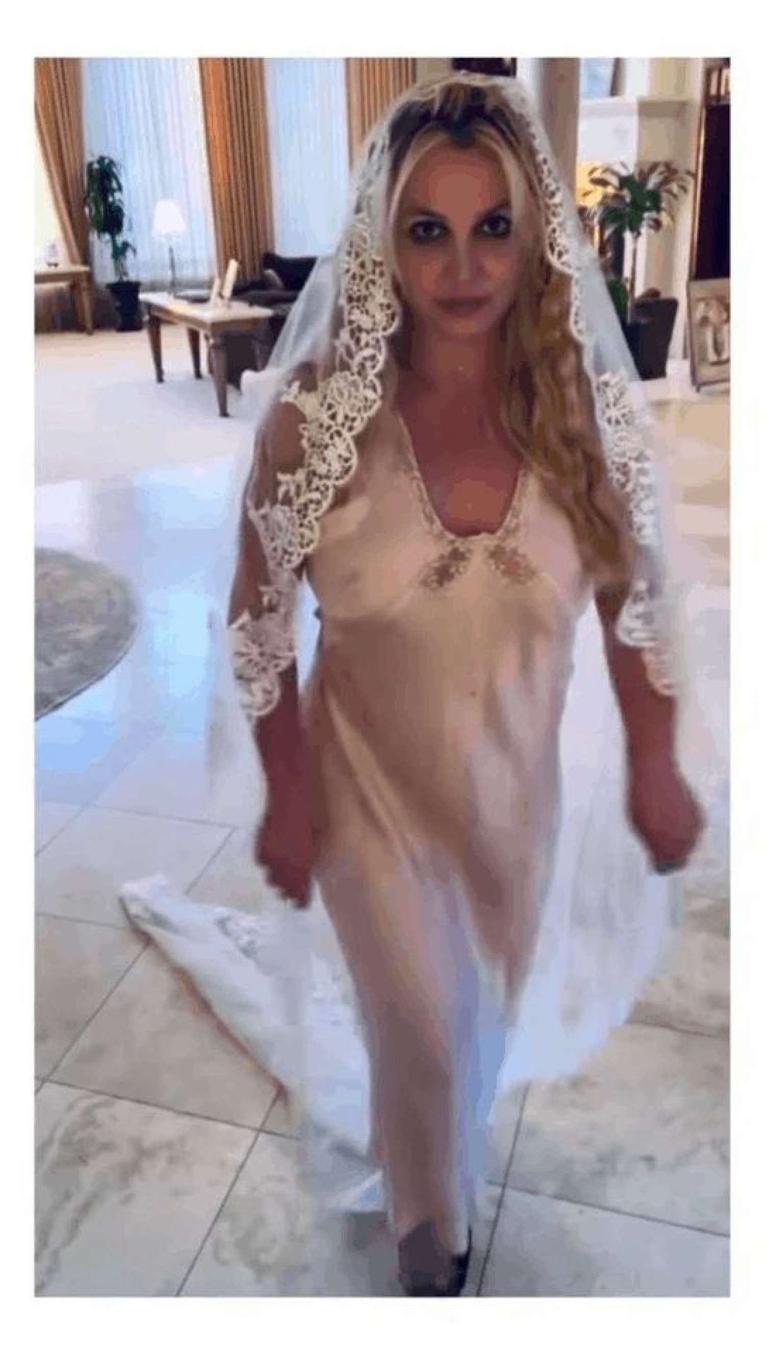 Britni Spirs özü-özünə ərə getdi - "Ən ağıllı qərarımdır" - FOTO 