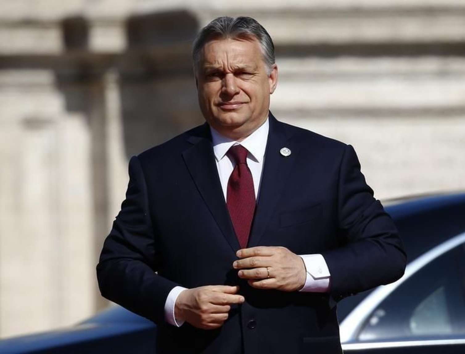 Orban Tiflisdə etirazlarla qarşılandı  
