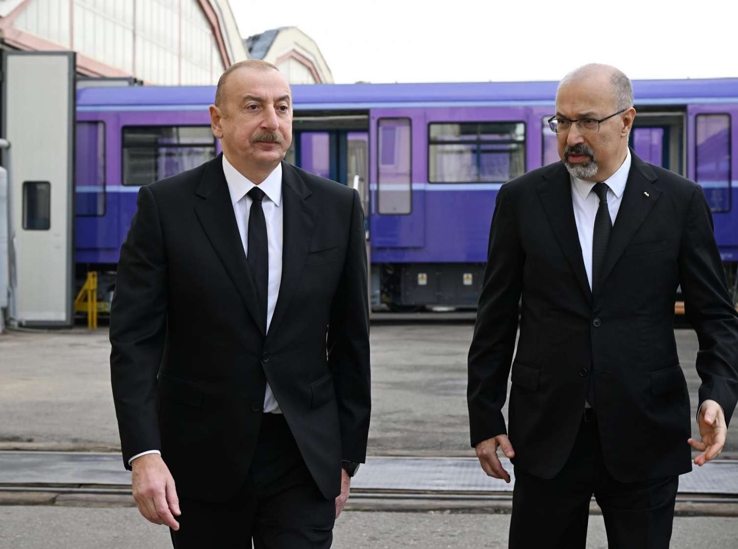 Prezident yeni nəsil metro qatarları ilə tanış oldu -  Yenilənib - FOTO