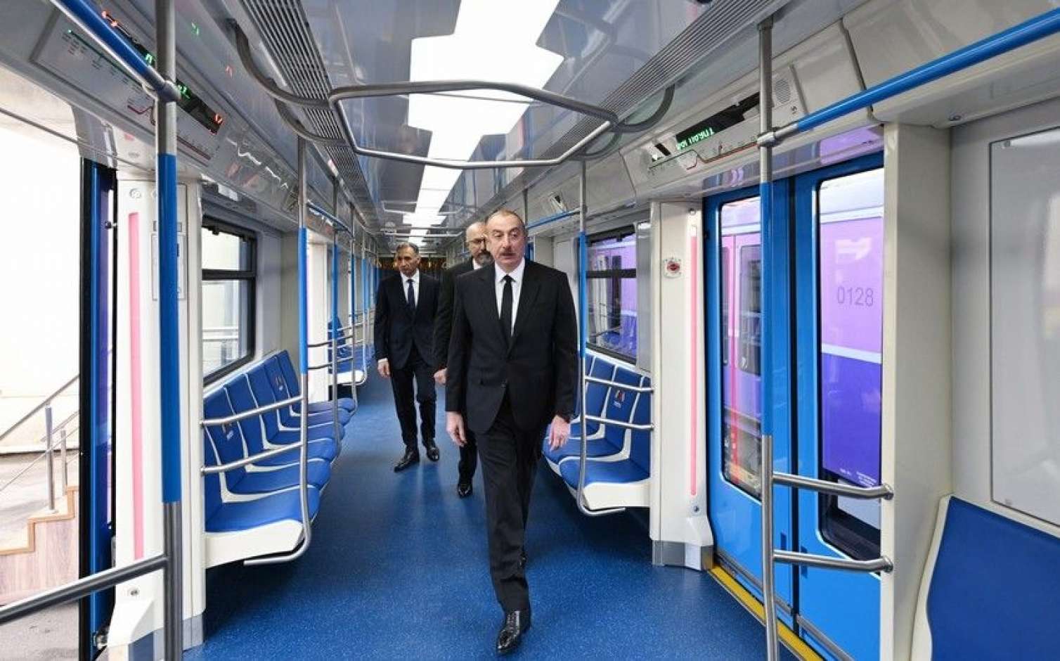 Prezident yeni nəsil metro qatarları ilə tanış oldu -  Yenilənib - FOTO
