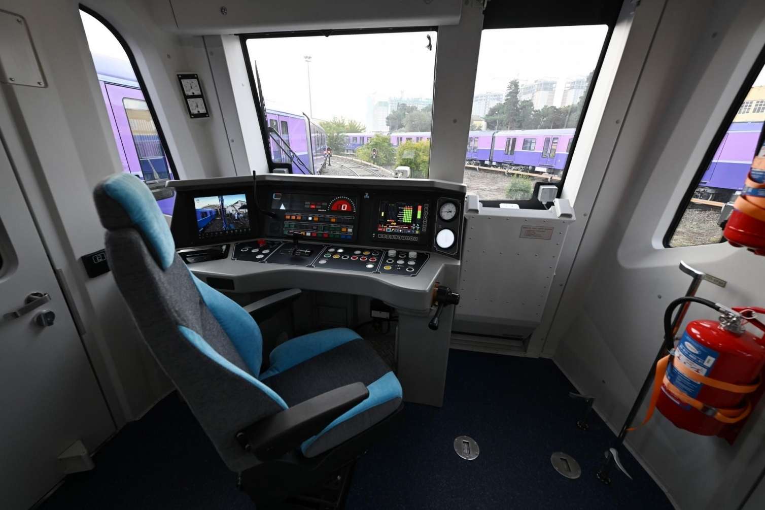 Prezident yeni nəsil metro qatarları ilə tanış oldu -  Yenilənib - FOTO