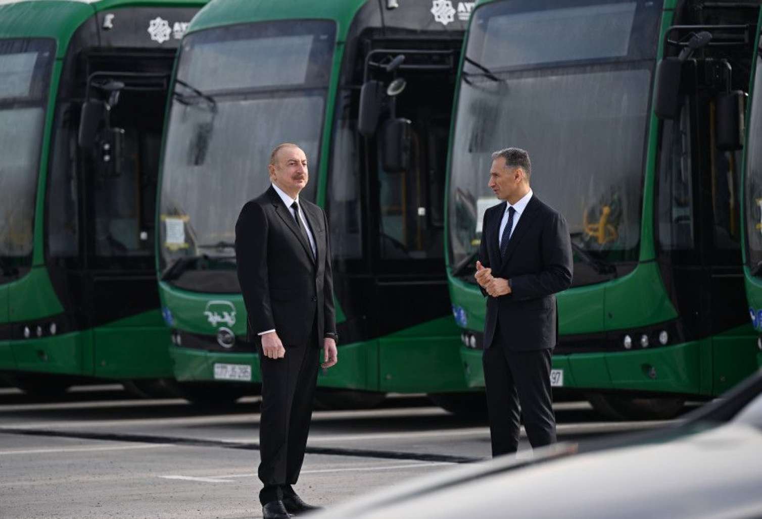 İlham Əliyev Zığ Elektrik Avtobus Parkının fəaliyyəti ilə tanış oldu -  Yenilənib - FOTO