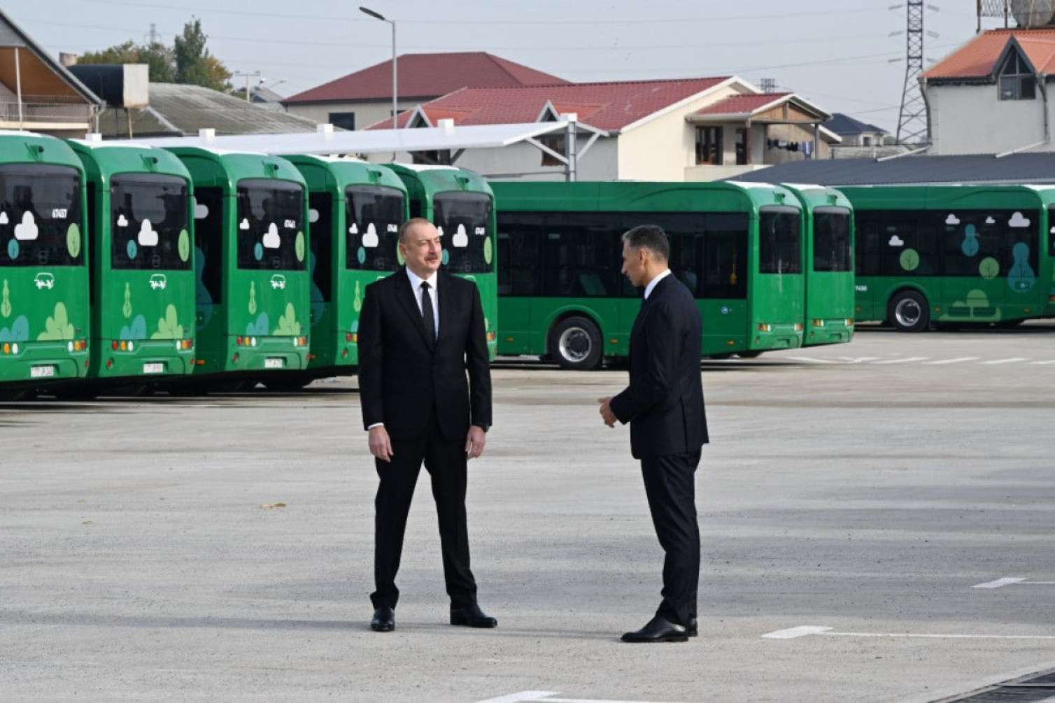 İlham Əliyev Zığ Elektrik Avtobus Parkının fəaliyyəti ilə tanış oldu -  Yenilənib - FOTO