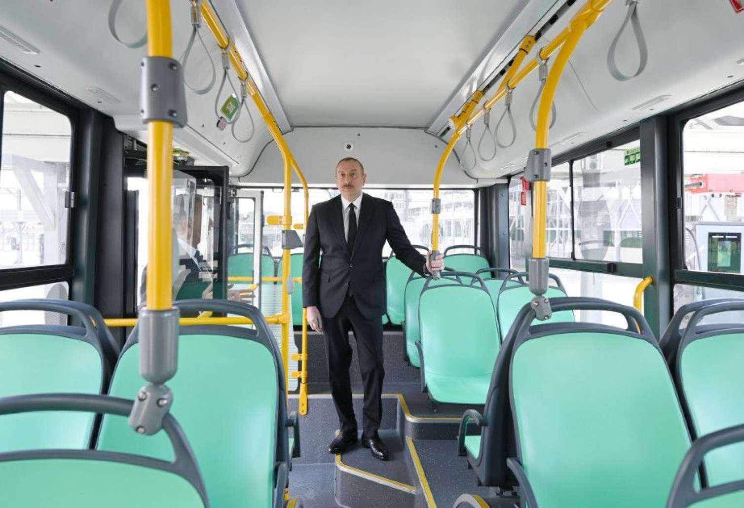 İlham Əliyev Zığ Elektrik Avtobus Parkının fəaliyyəti ilə tanış oldu -  Yenilənib - FOTO