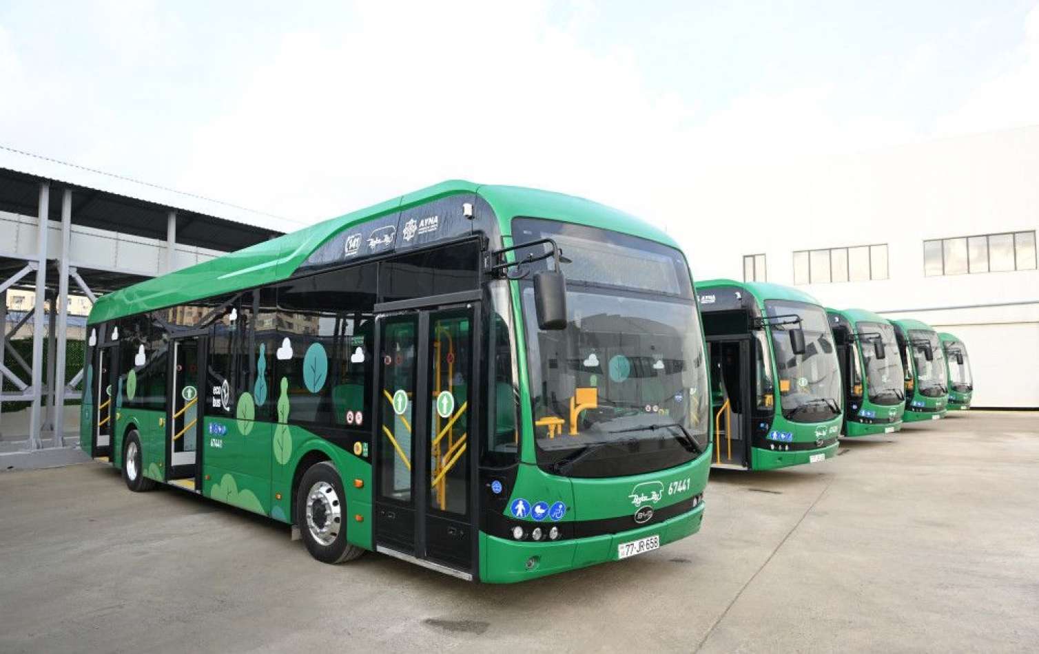 İlham Əliyev Zığ Elektrik Avtobus Parkının fəaliyyəti ilə tanış oldu -  Yenilənib - FOTO