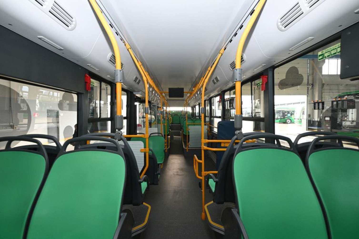 İlham Əliyev Zığ Elektrik Avtobus Parkının fəaliyyəti ilə tanış oldu -  Yenilənib - FOTO