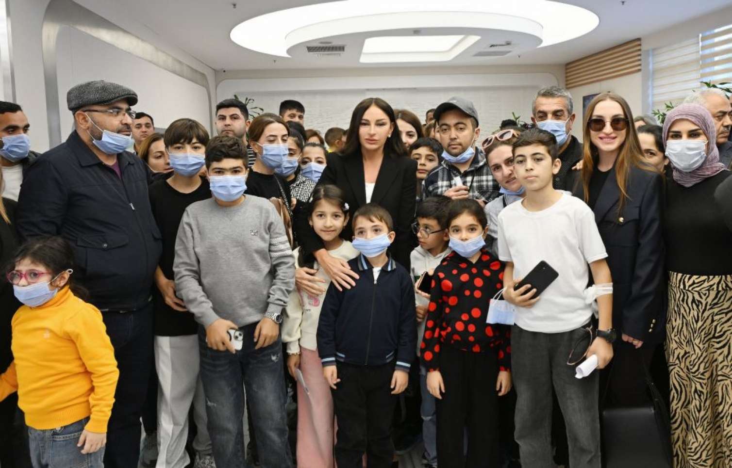 Birinci xanım və ailə üzvləri Talassemiya Mərkəzində - FOTO 