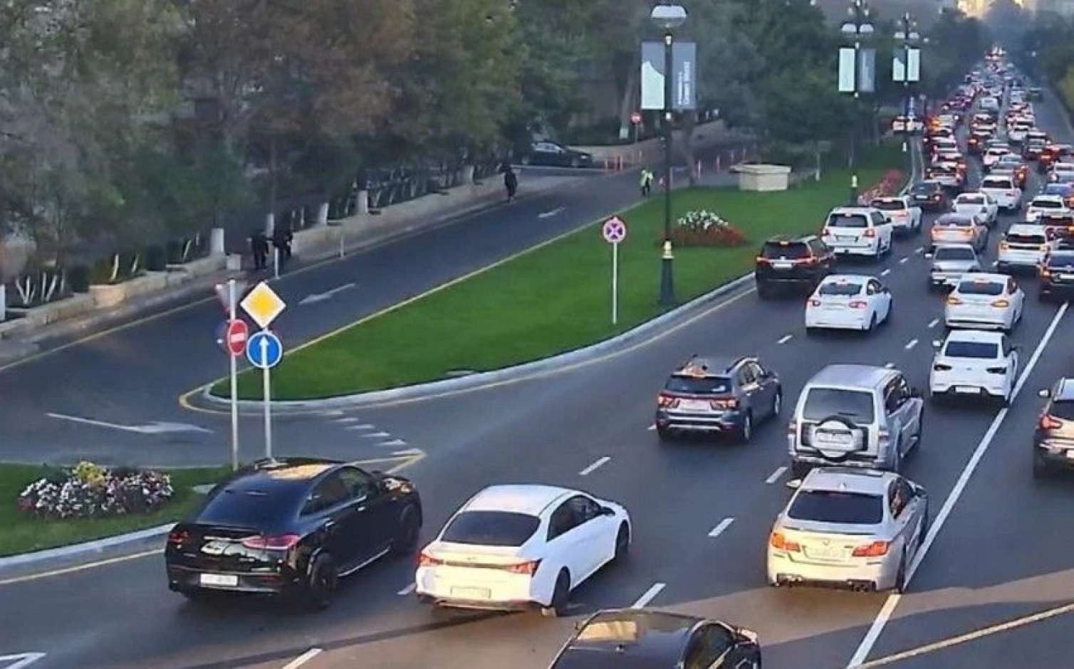 Hazırda bu yollarda sıxlıq var - SİYAHI 
