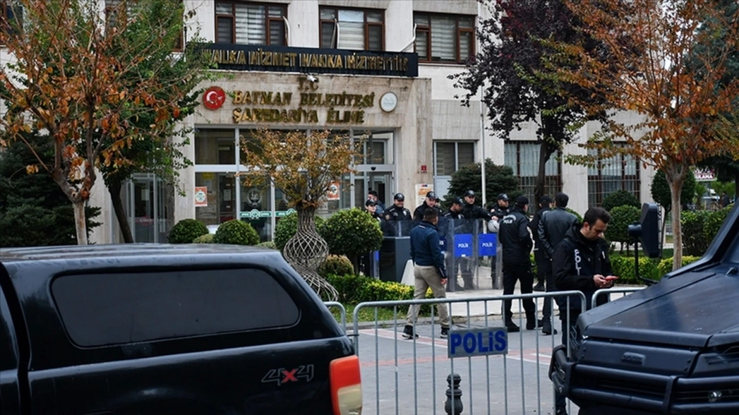 Türkiyədə üç şəhərin bələdiyyə sədri həbs olundu  