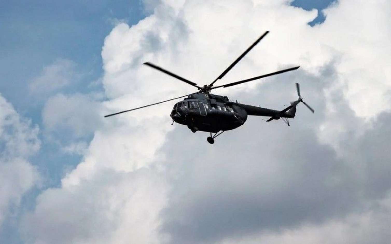 Qazaxıstanda helikopter sərt eniş etdi, ölən var 