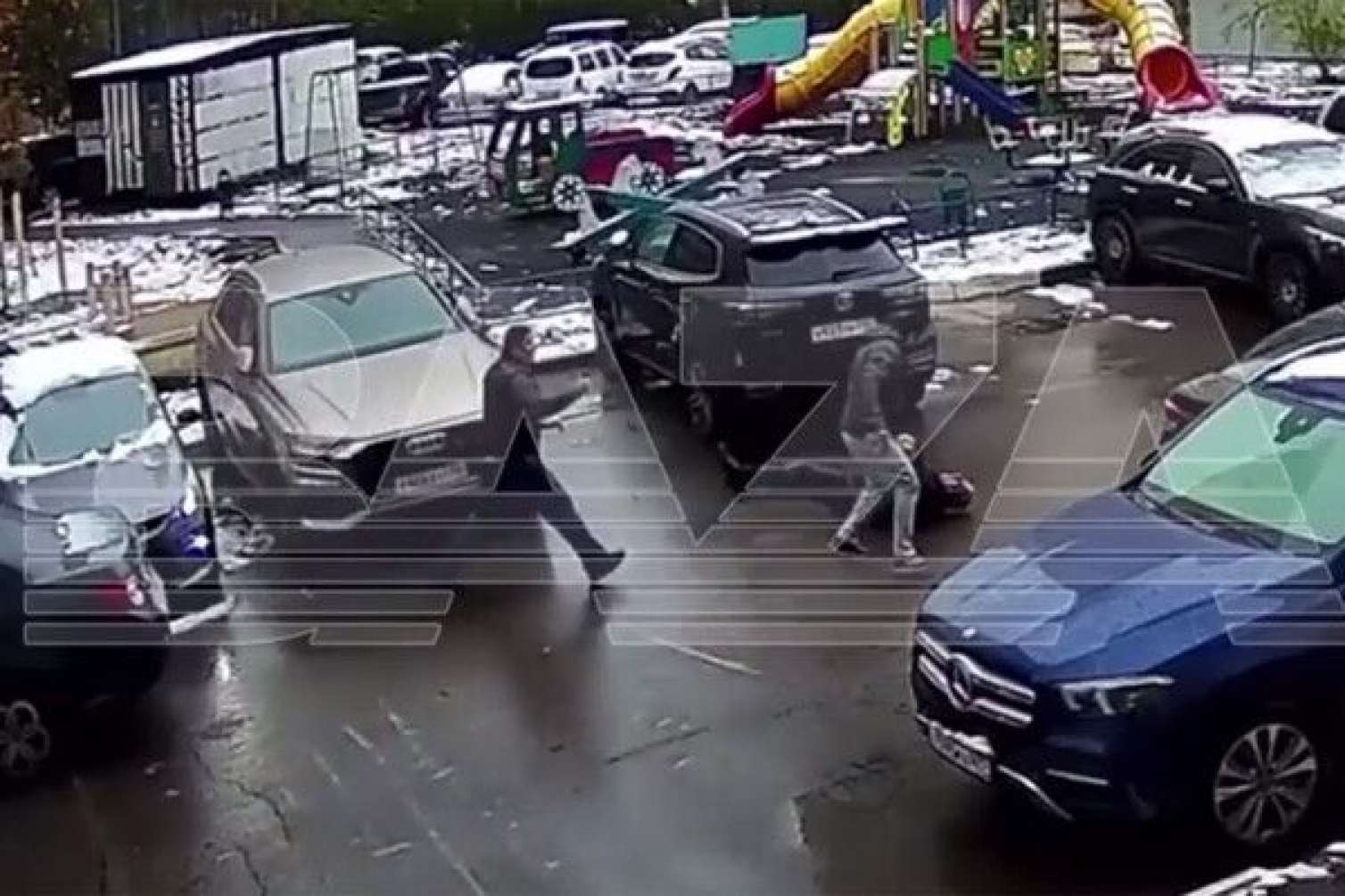 Parklanma üstündə dava: pensiyaçını bir zərbə ilə öldürdü - VİDEO 