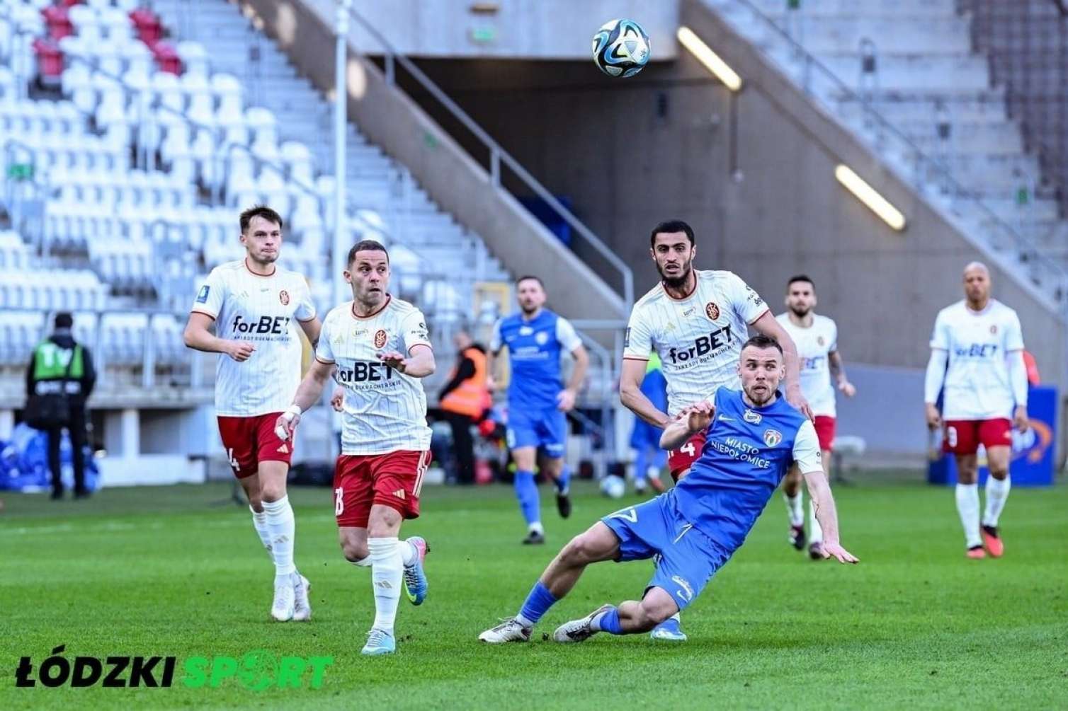 Polşada oynayan futbolçumuz həftənin rəmzi komandasına seçildi 