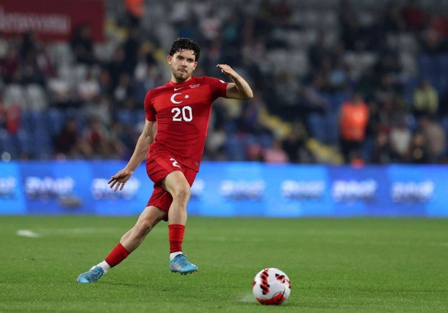 İngiltərə klubunda oynayan türk futbolçu yığmaya çağrılmadı 