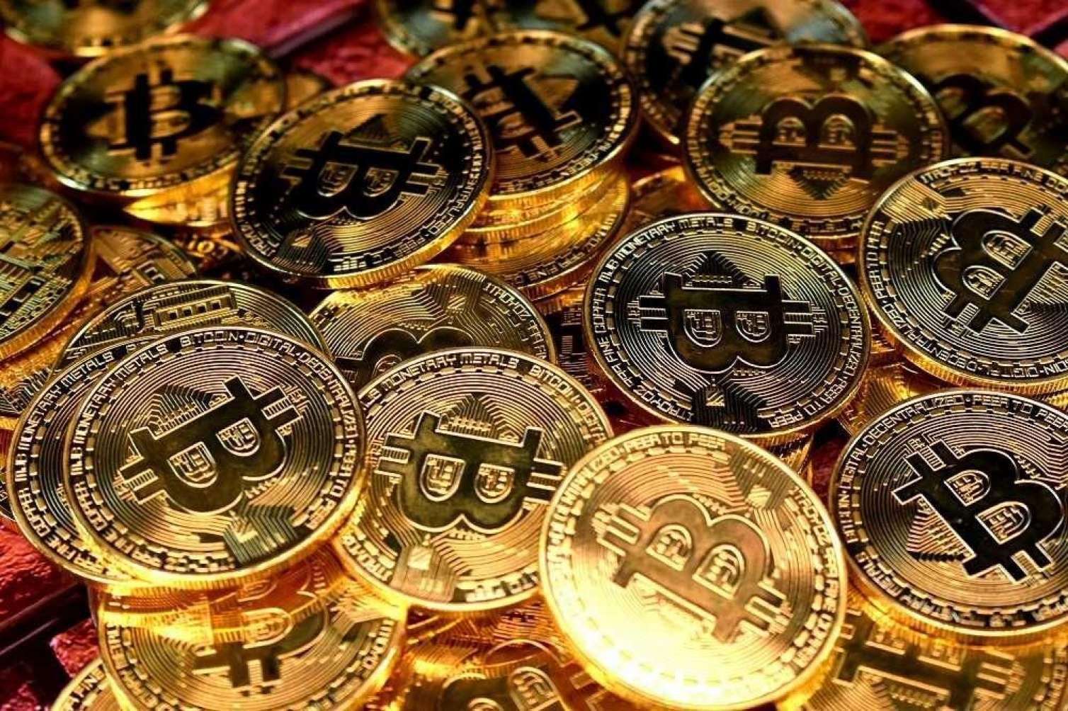Bitkoin sürətlə bahalaşır: Dollar zəifləyəcək? - ŞƏRH 